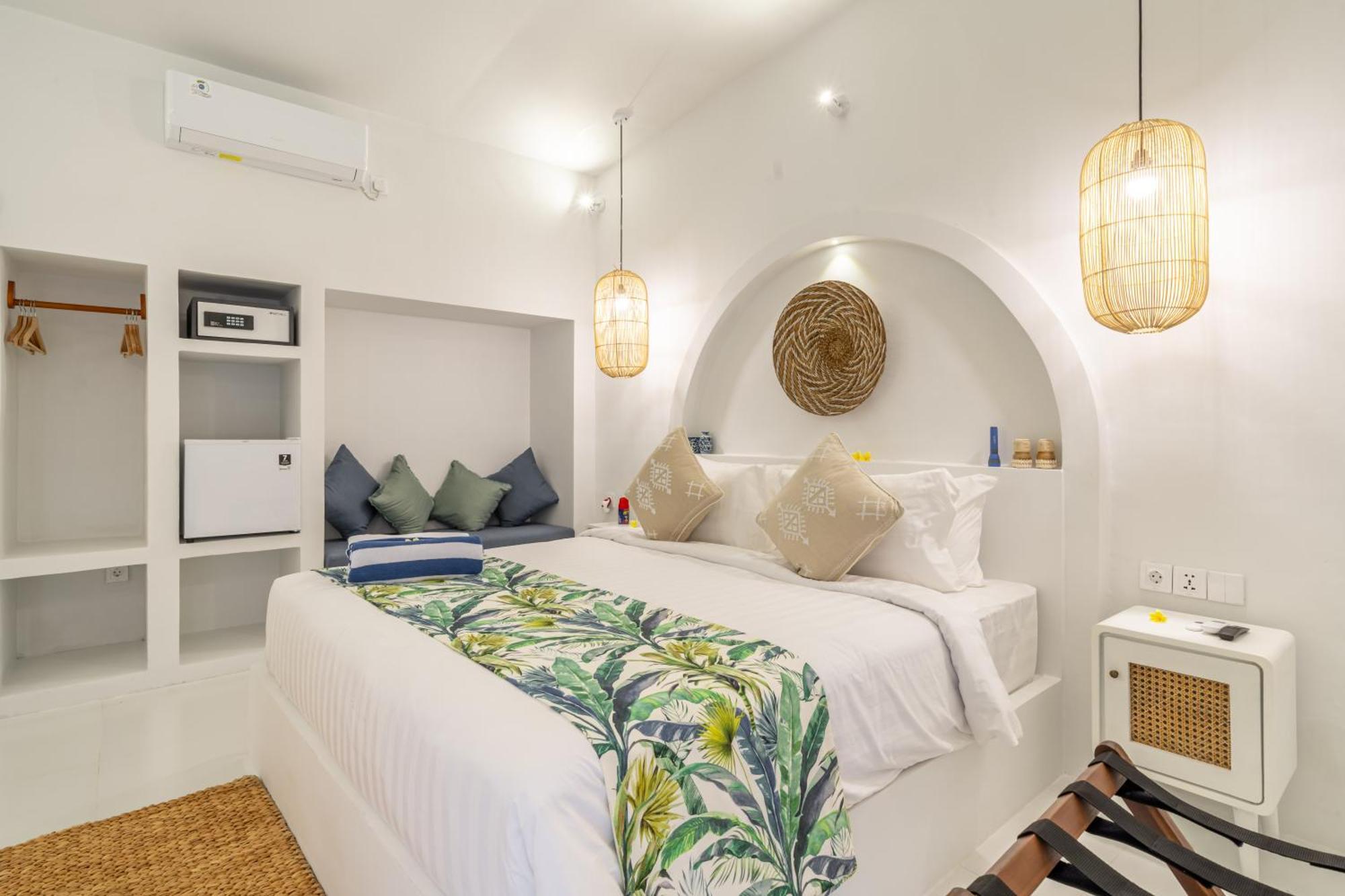 The Hepburn Stylish Single With Shared Pool 900m From Guest house Seminyak (Bali)