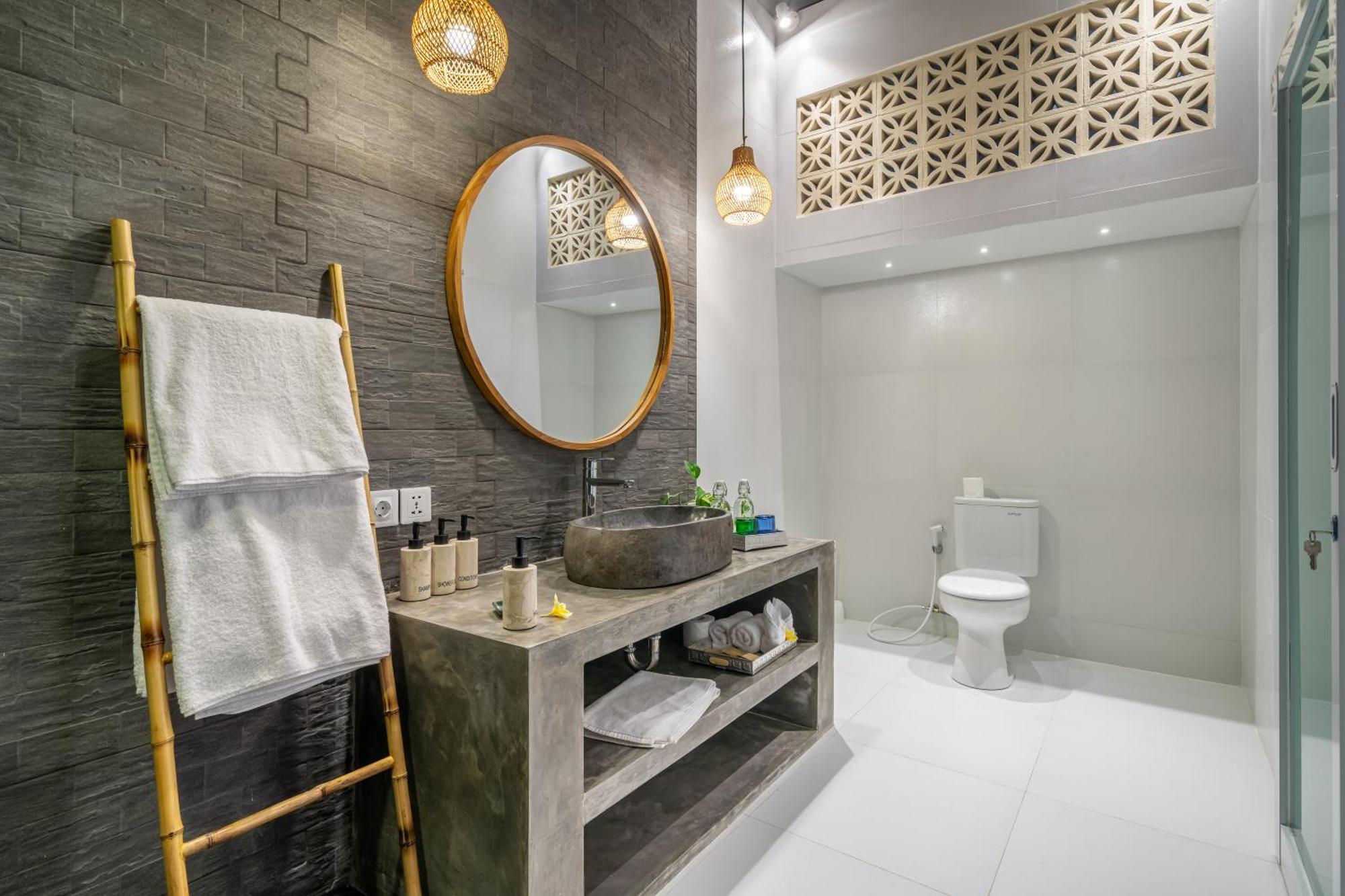The Hepburn Stylish Single With Shared Pool 900m From Wisma tamu Seminyak (Bali)