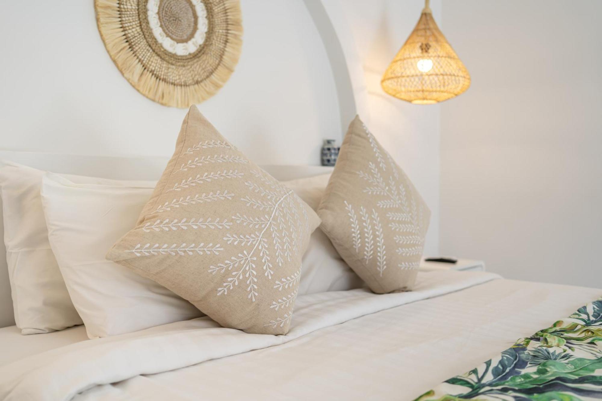 The Hepburn Stylish Single With Shared Pool 900m From *