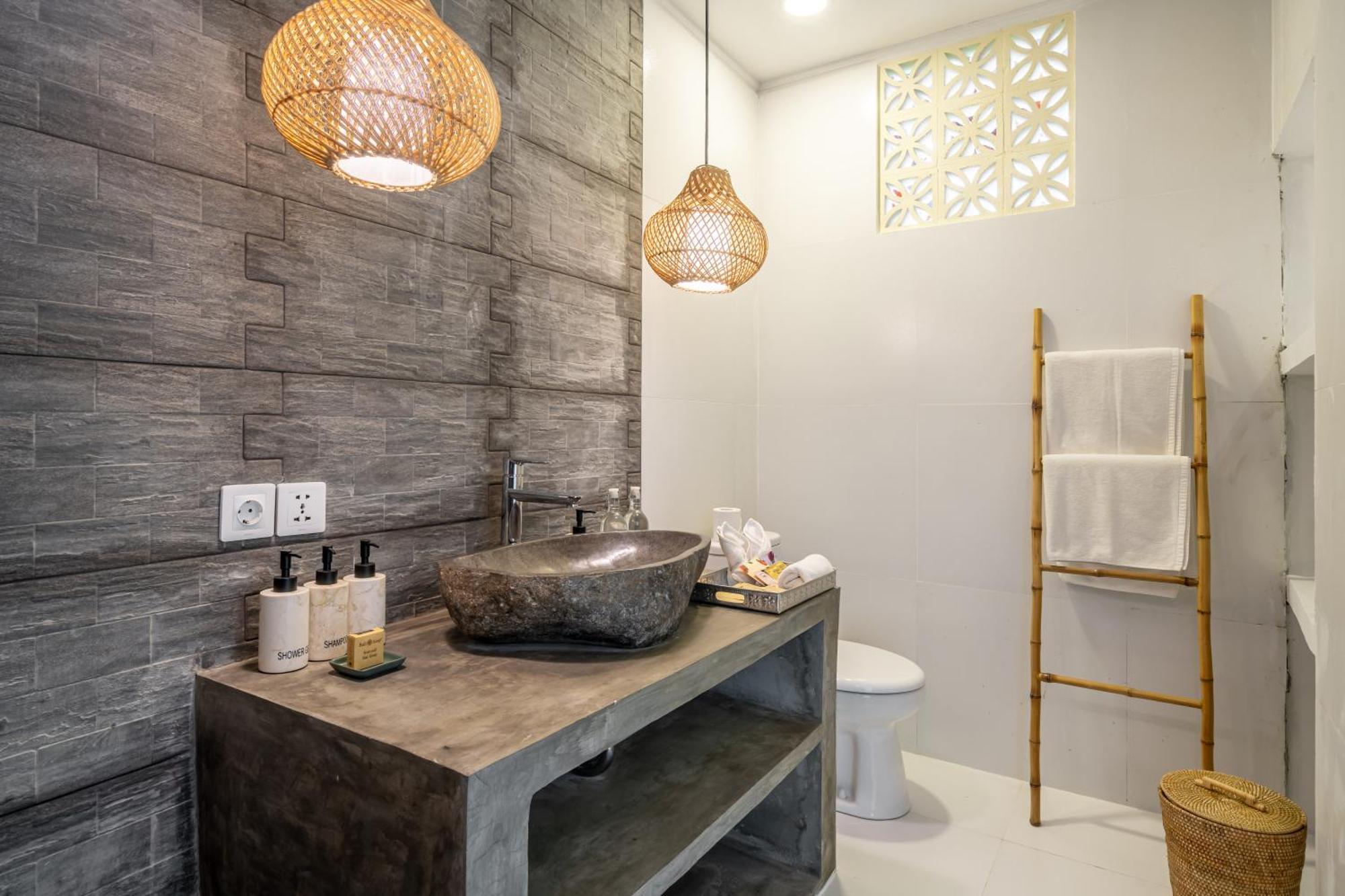 The Hepburn Stylish Single With Shared Pool 900m From Seminyak (Bali)