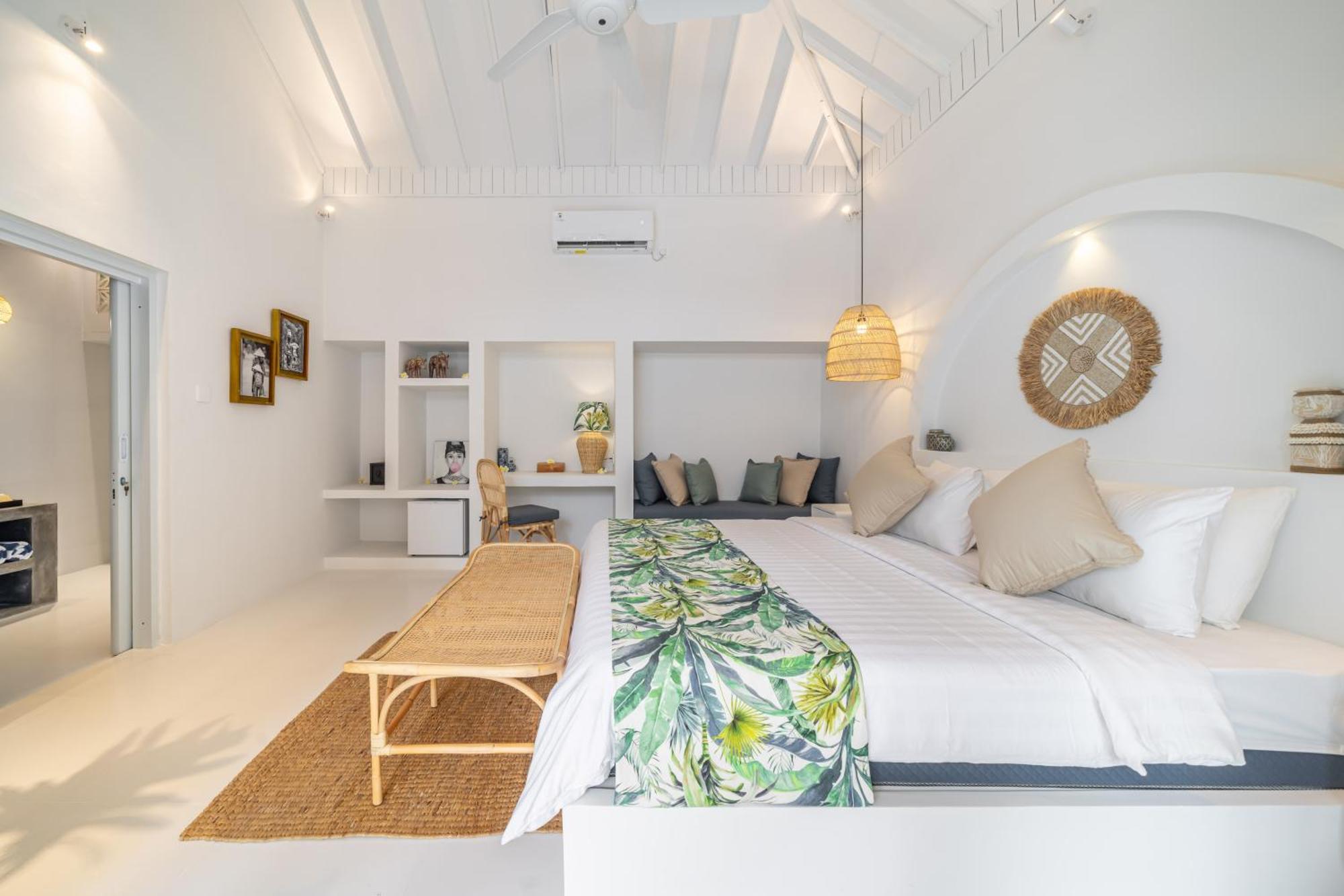 The Hepburn Stylish Single With Shared Pool 900m From Seminyak (Bali)